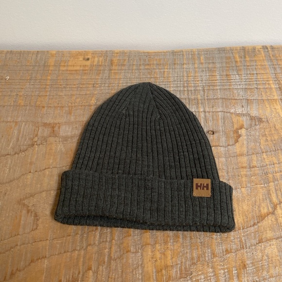 🆕 Helly Hansen Cuffed Beanie - Picture 3 of 5